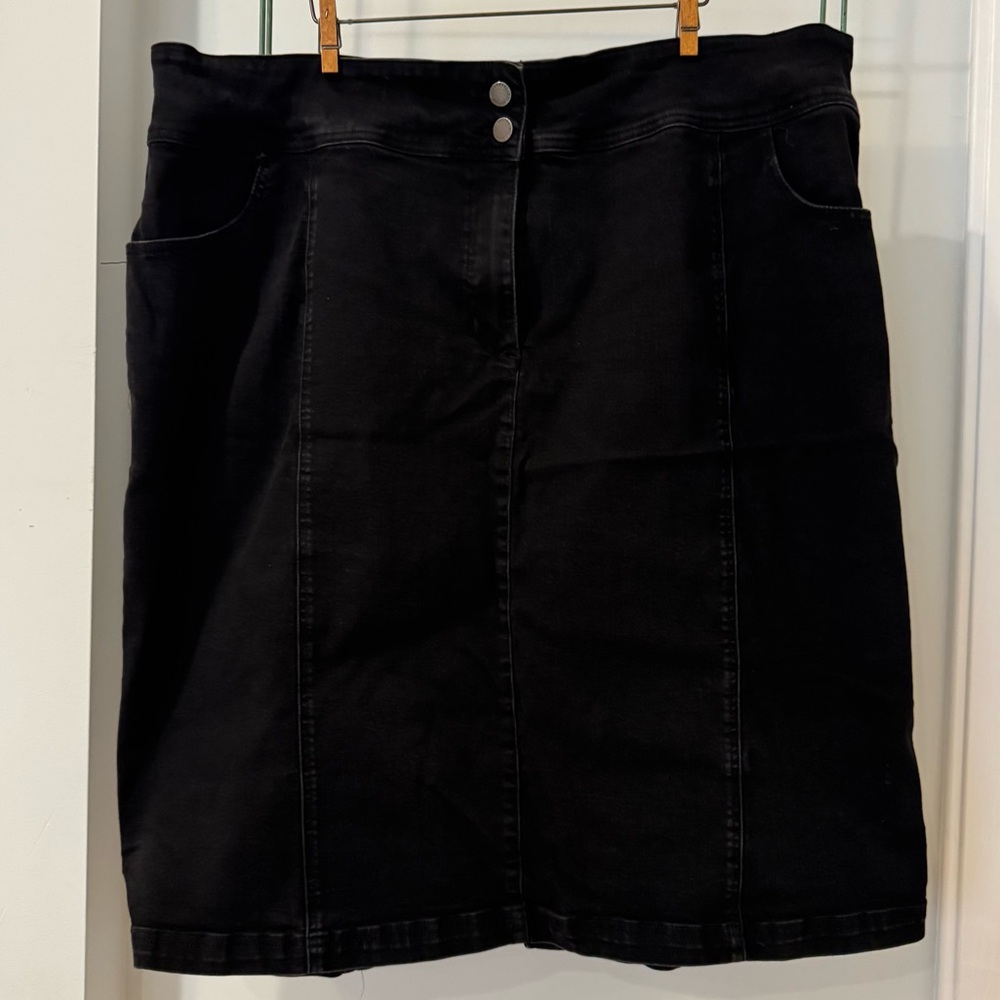 Universal Standard Plus Size “L” Black Knee Length Denim Skirt 22/24